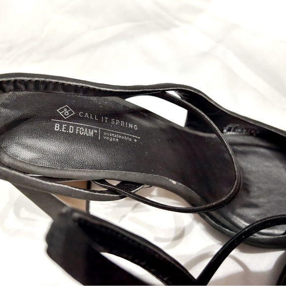 Size 8 black strappy heels - Picture 4 of 4